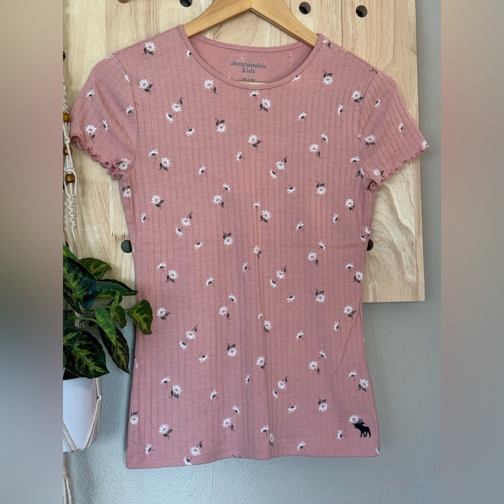 Y2K Abercrombie Kids Dusty Pink Ribbed Tee size 15/16. Fits Women’s XS & S!‎